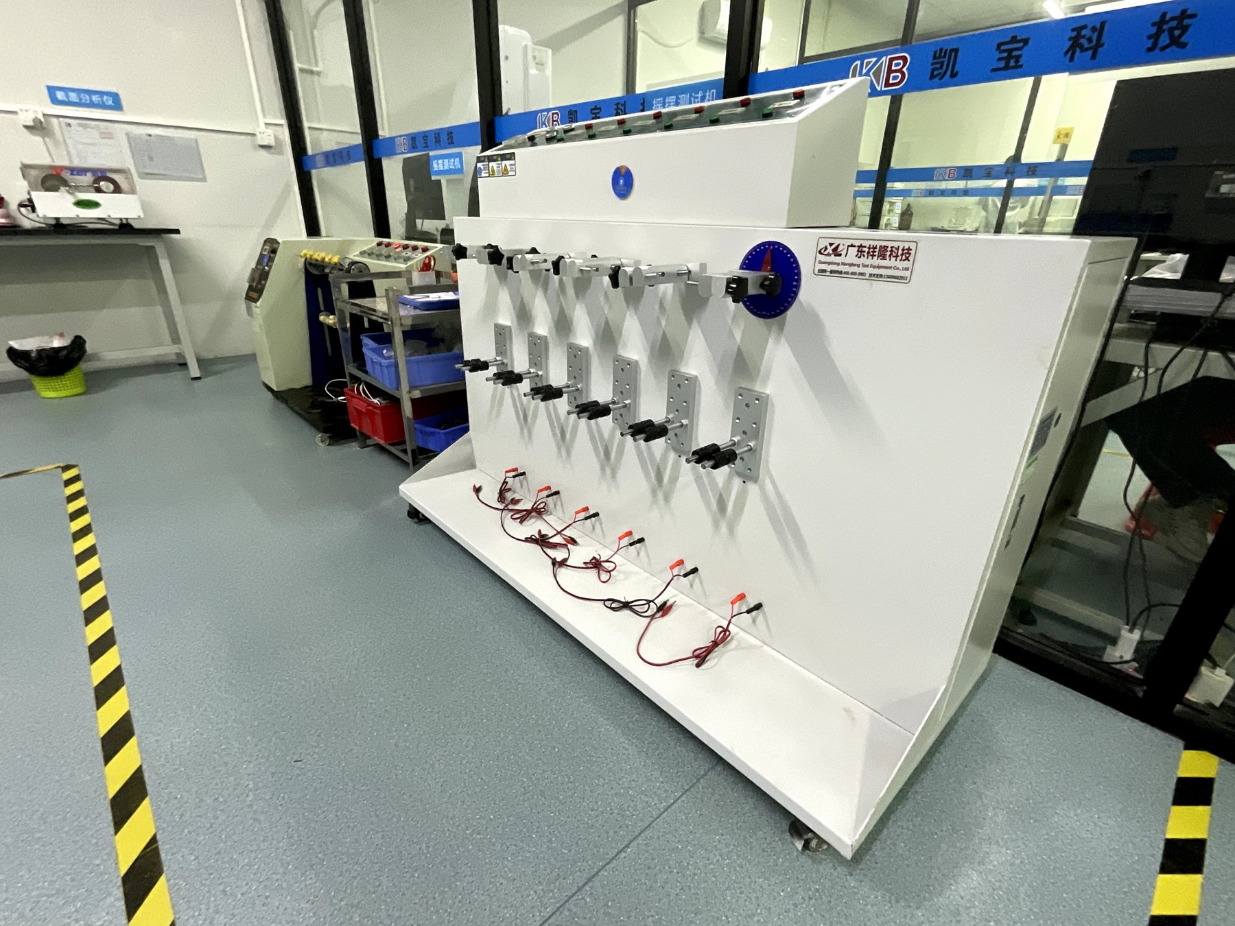 Actual multi-station fixture for cable flex testing